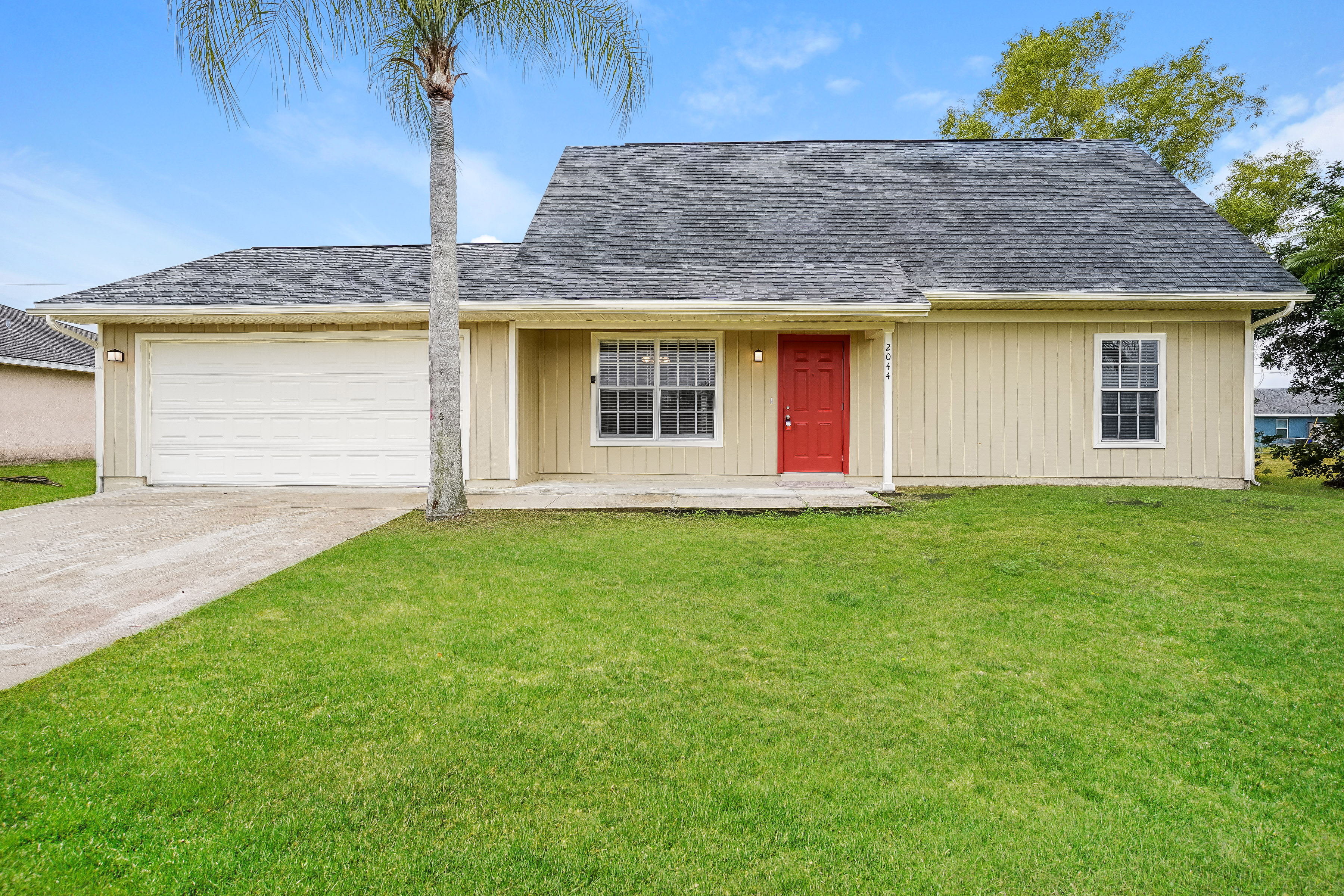2044 N E 20TH TER CAPE CORAL, FL 33909